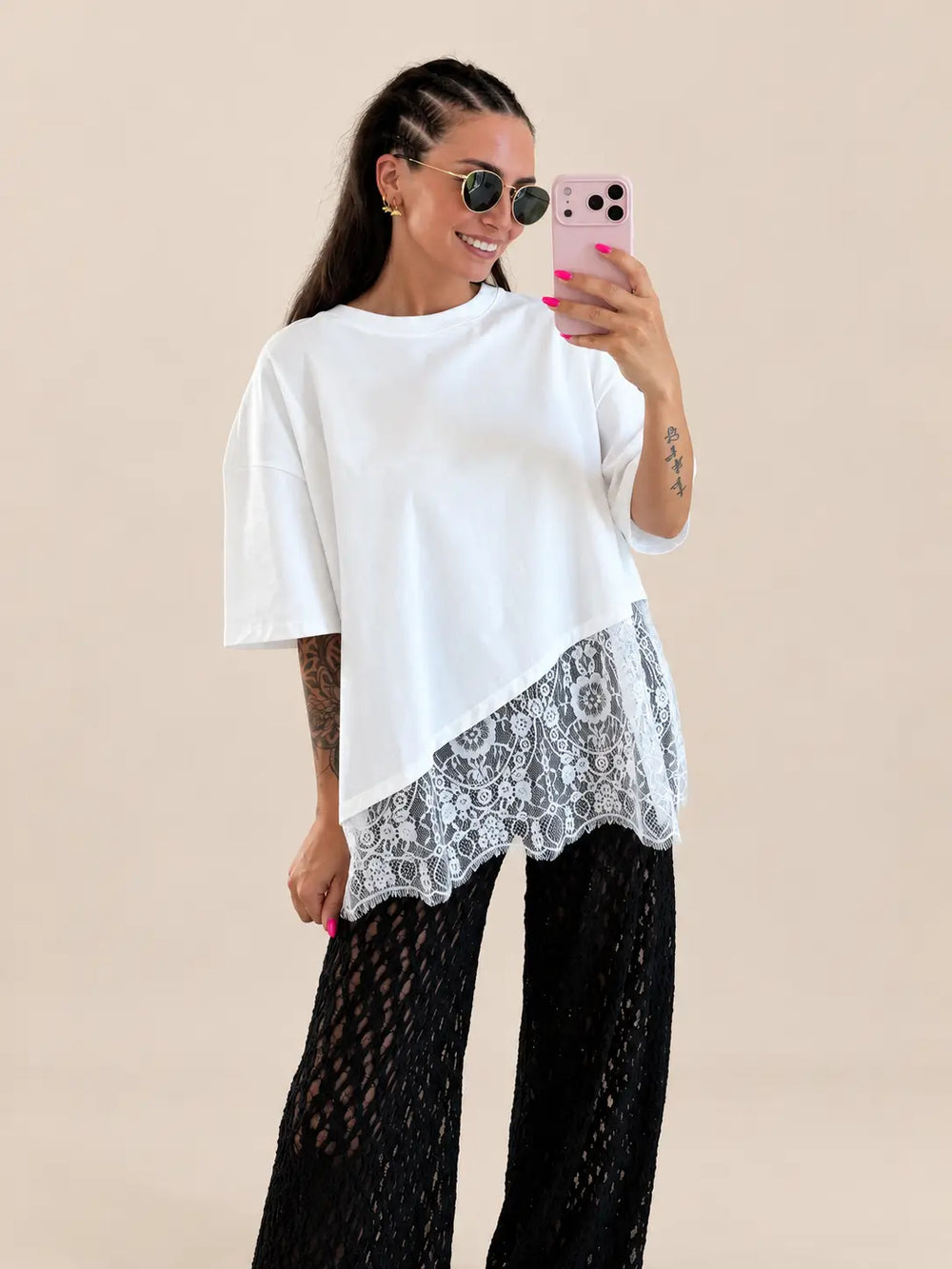 Weißes T-Shirt mit Spitze Seitenansicht | Lisa’s Boutique