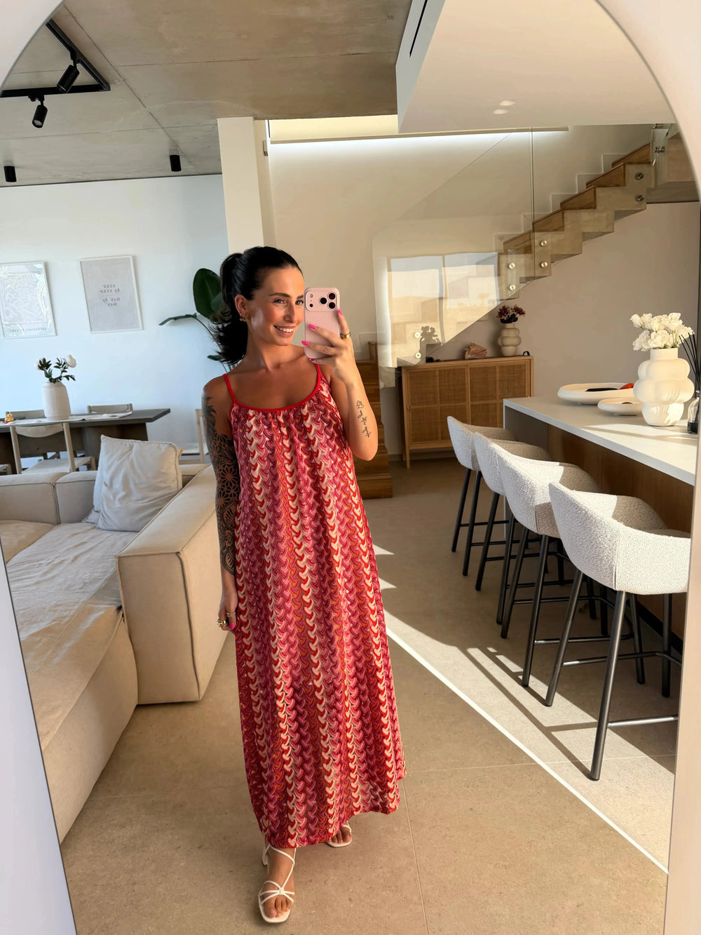Trägerkleid Summer – Pink/Rot – am Model | Lisa’s Boutique