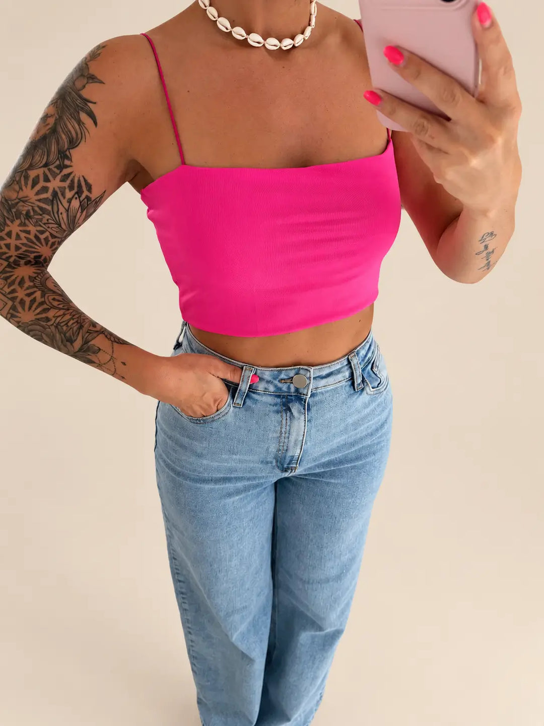 Top rose vif à bretelles pour femme, vue de détail | Lisa’s Boutique