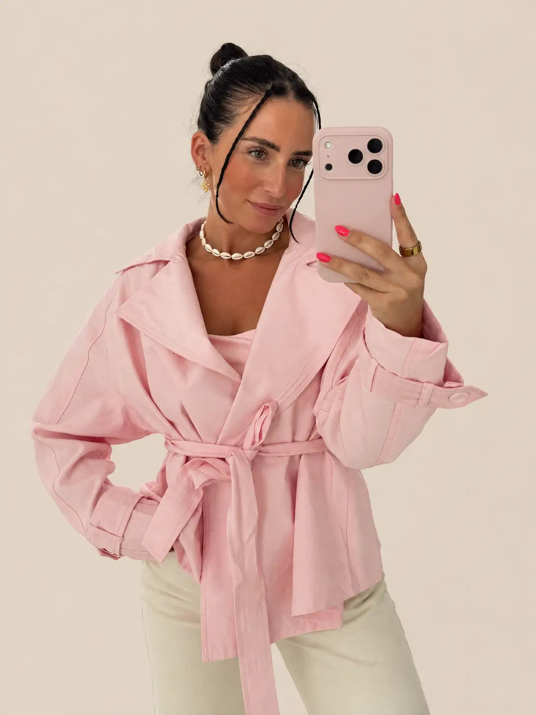 Różowy trencz damski, zbliżenie | Lisa’s Boutique