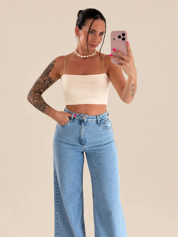 Spaghettitop dames in Beige en lichtblauwe wide leg jeans | Lisa’s Boutique